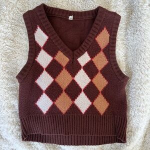 Cute checkered vest! 𐙚 ‧₊˚ ⋅